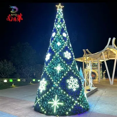 Christmas ntoo loj nrog teeb